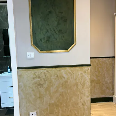 Paragraph Edmonton Palmers Green Exterior photo