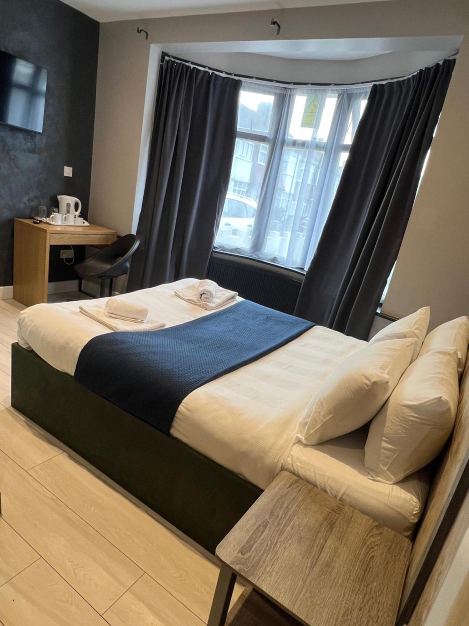 Paragraph Edmonton Hotel *