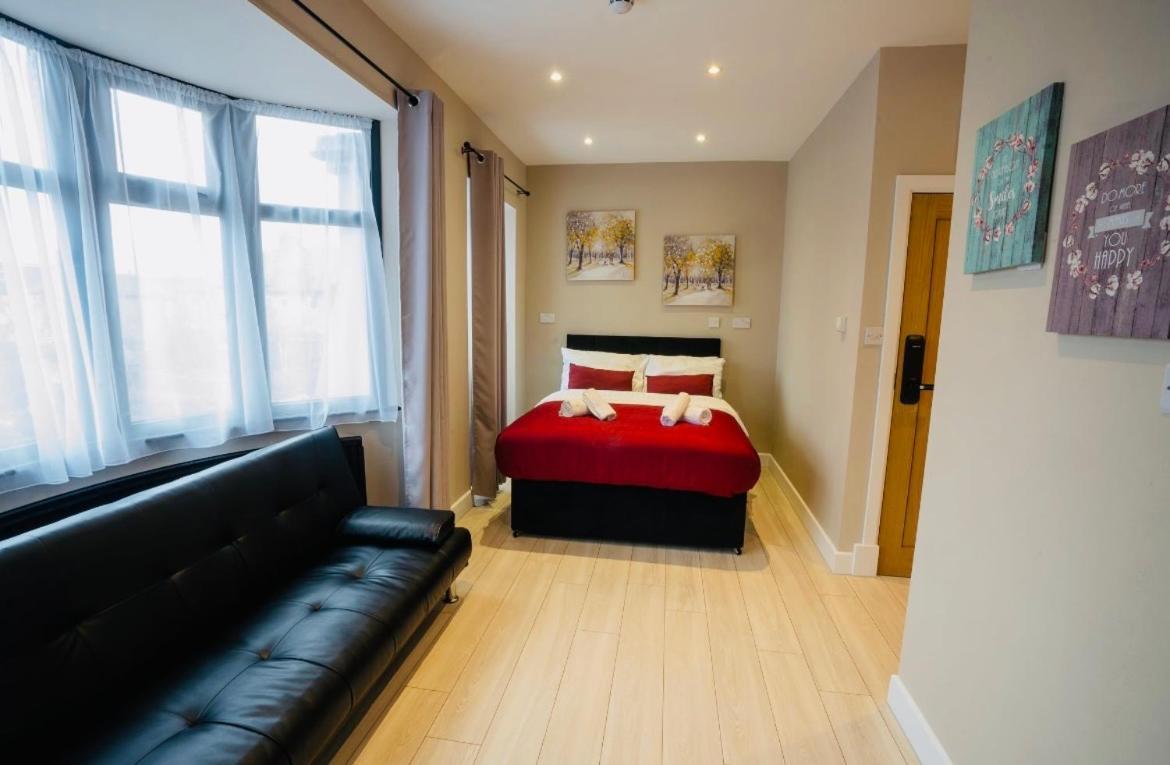 Paragraph Edmonton * Palmers Green