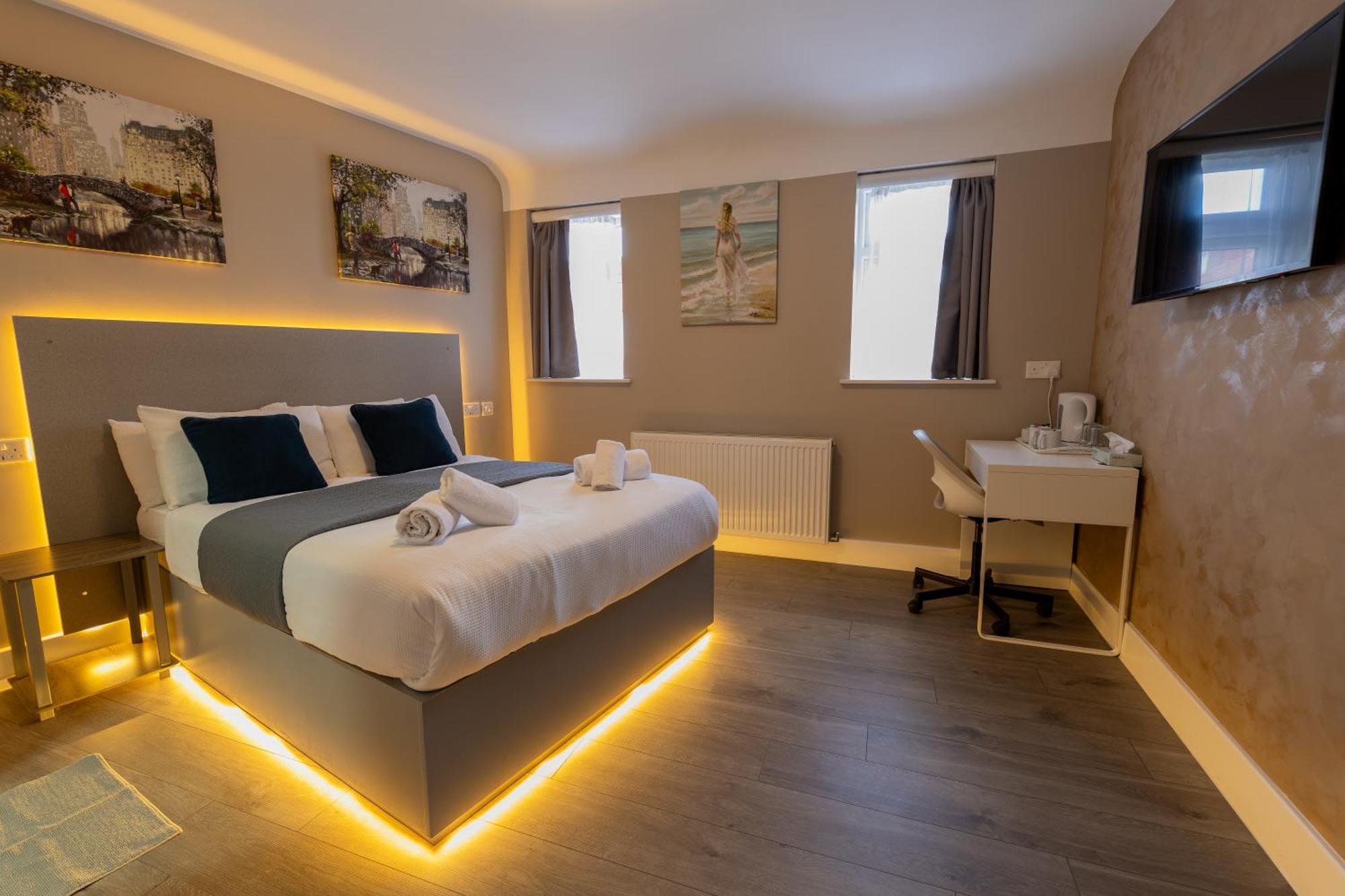 Paragraph Edmonton Hotel *