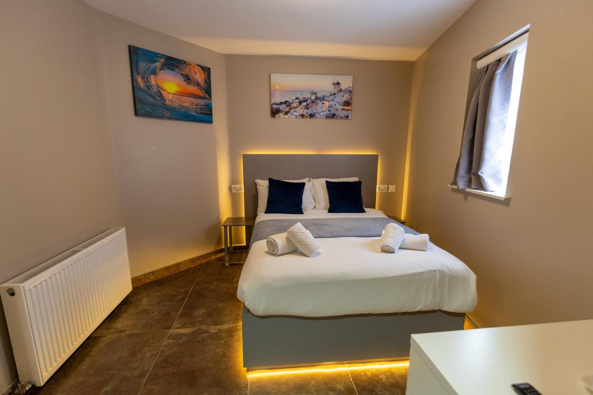 Paragraph Edmonton Hotel *