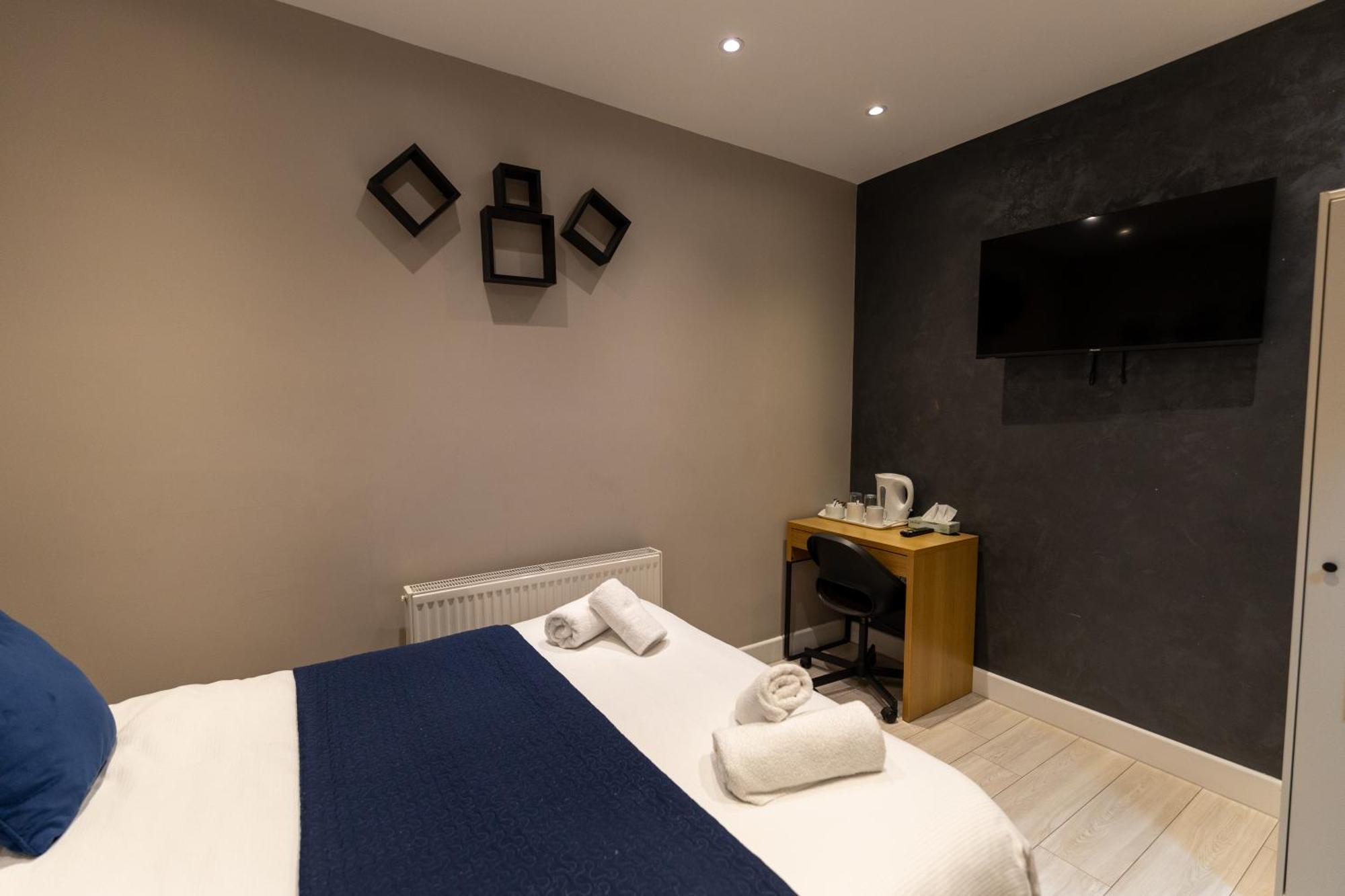Paragraph Edmonton Hotel *