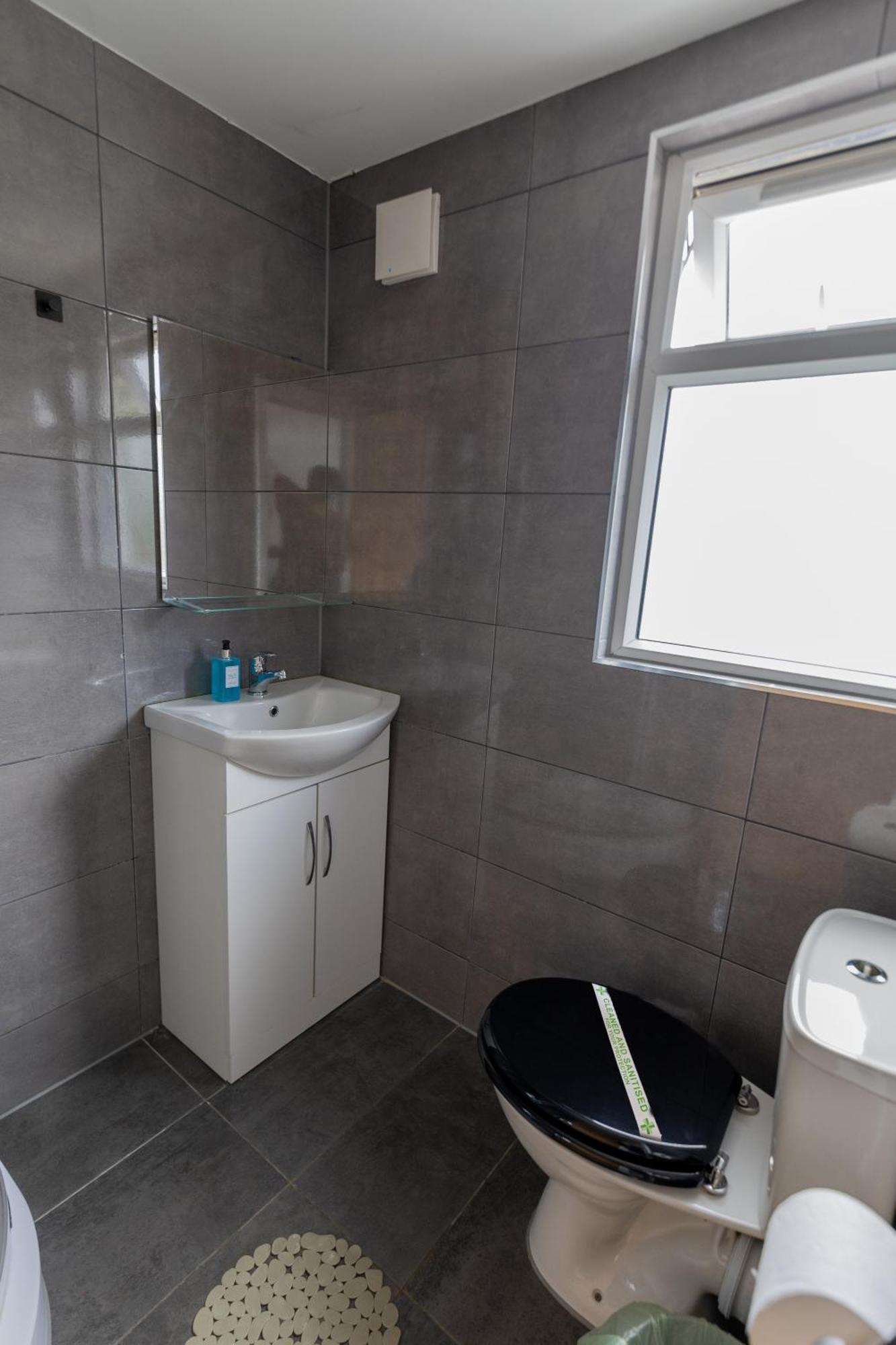 Paragraph Edmonton * Palmers Green