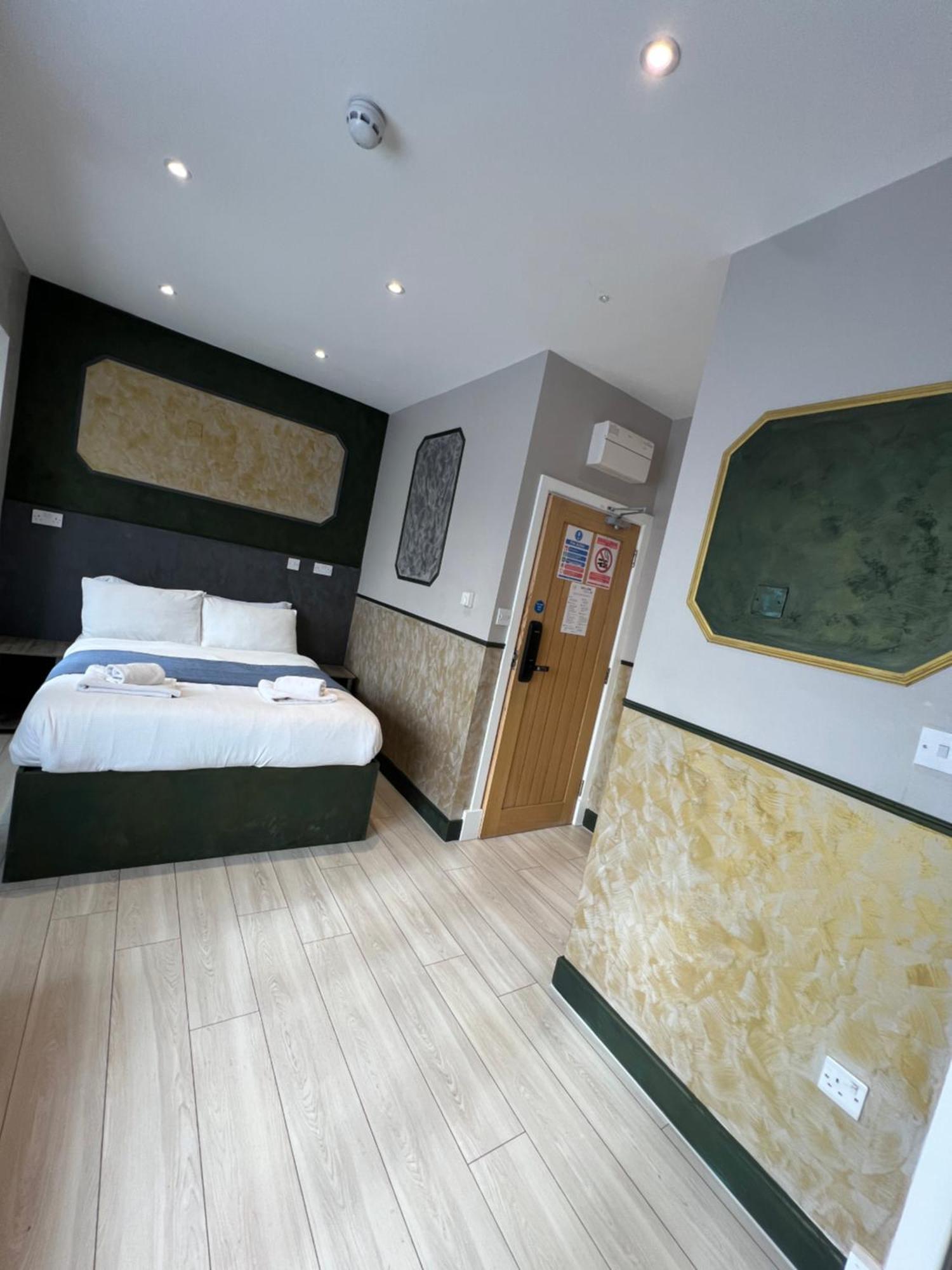 Base Hotel Palmers Green