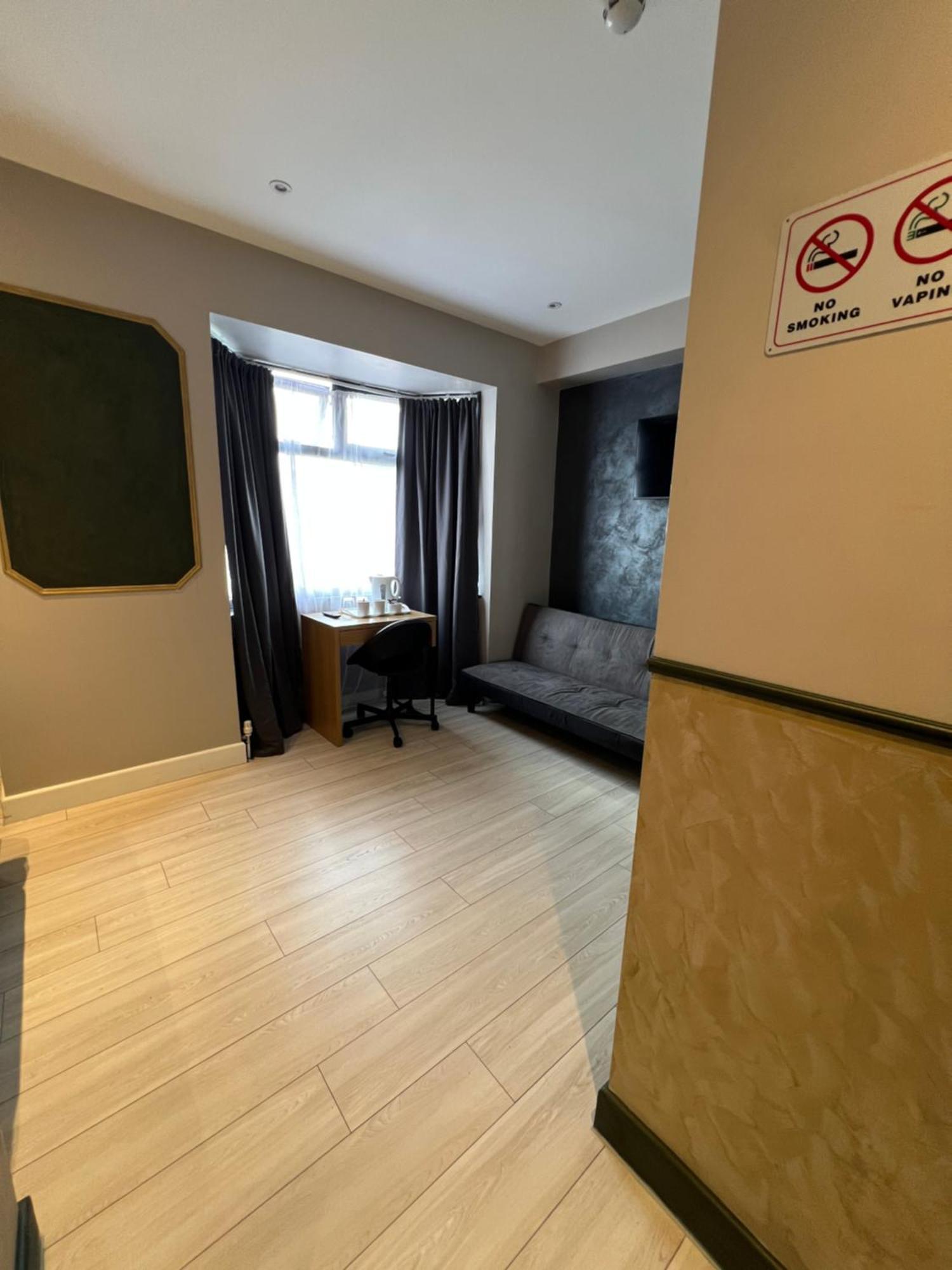 Base Hotel *