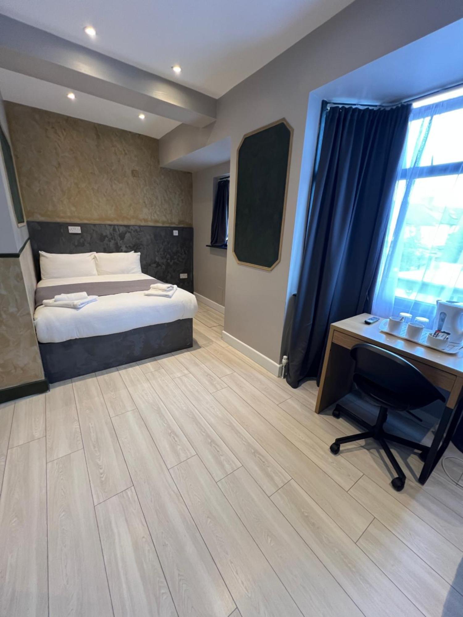 Base Hotel *