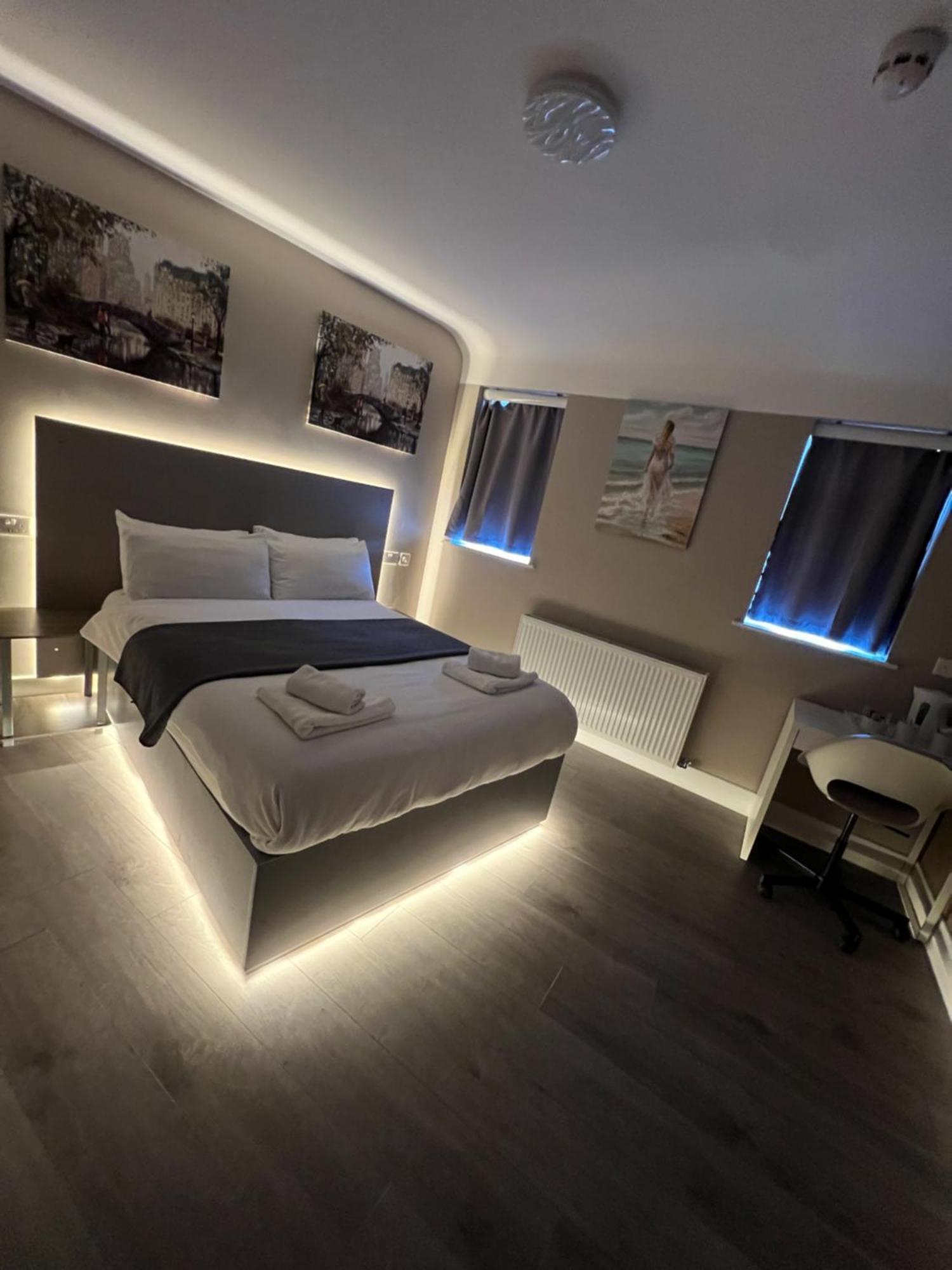 Base Hotel Palmers Green