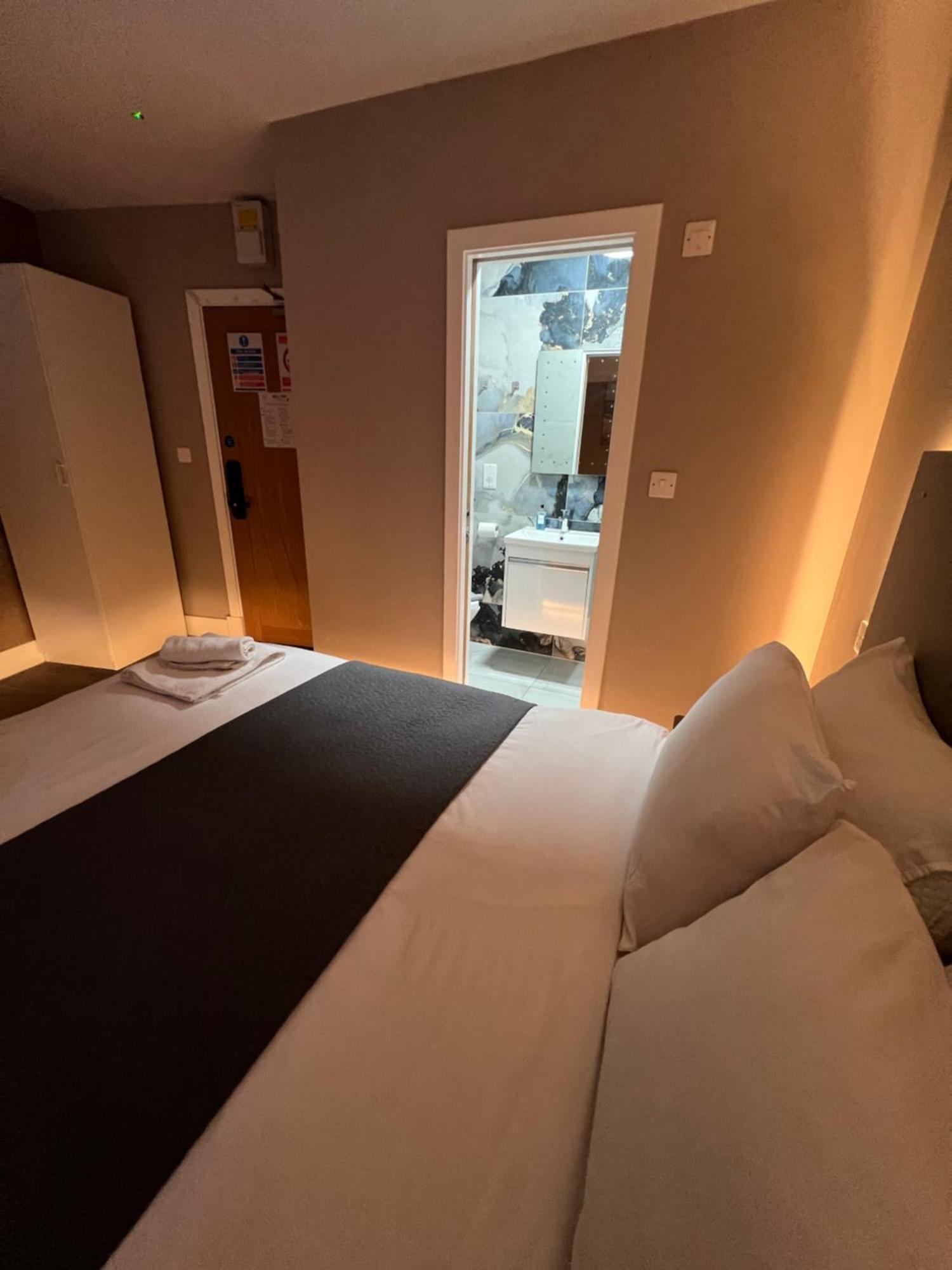 Base Hotel *