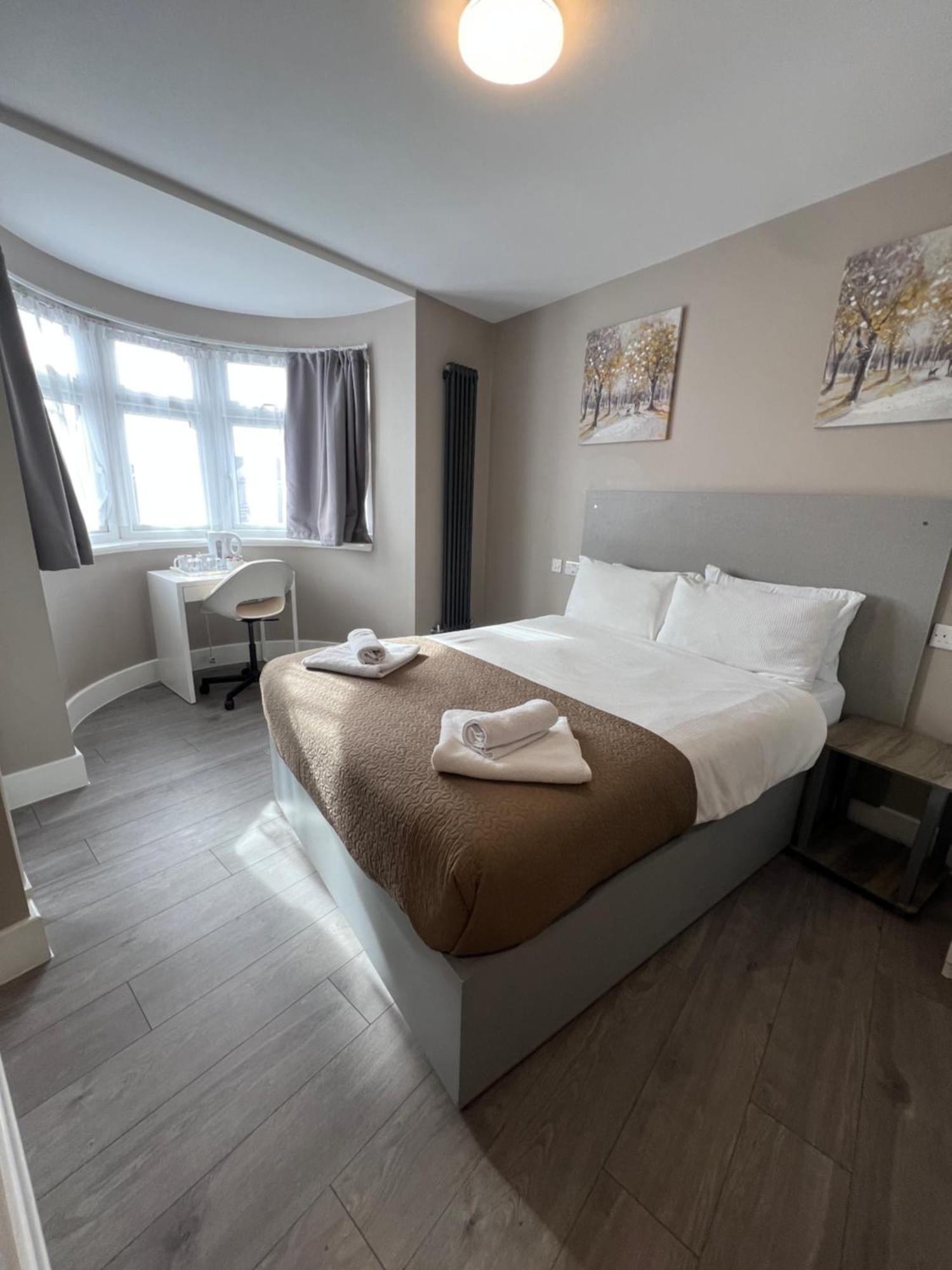 Paragraph Edmonton * Palmers Green