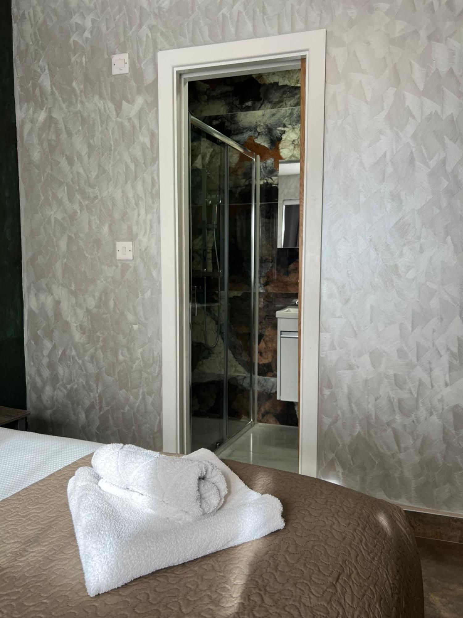 Paragraph Edmonton * Palmers Green
